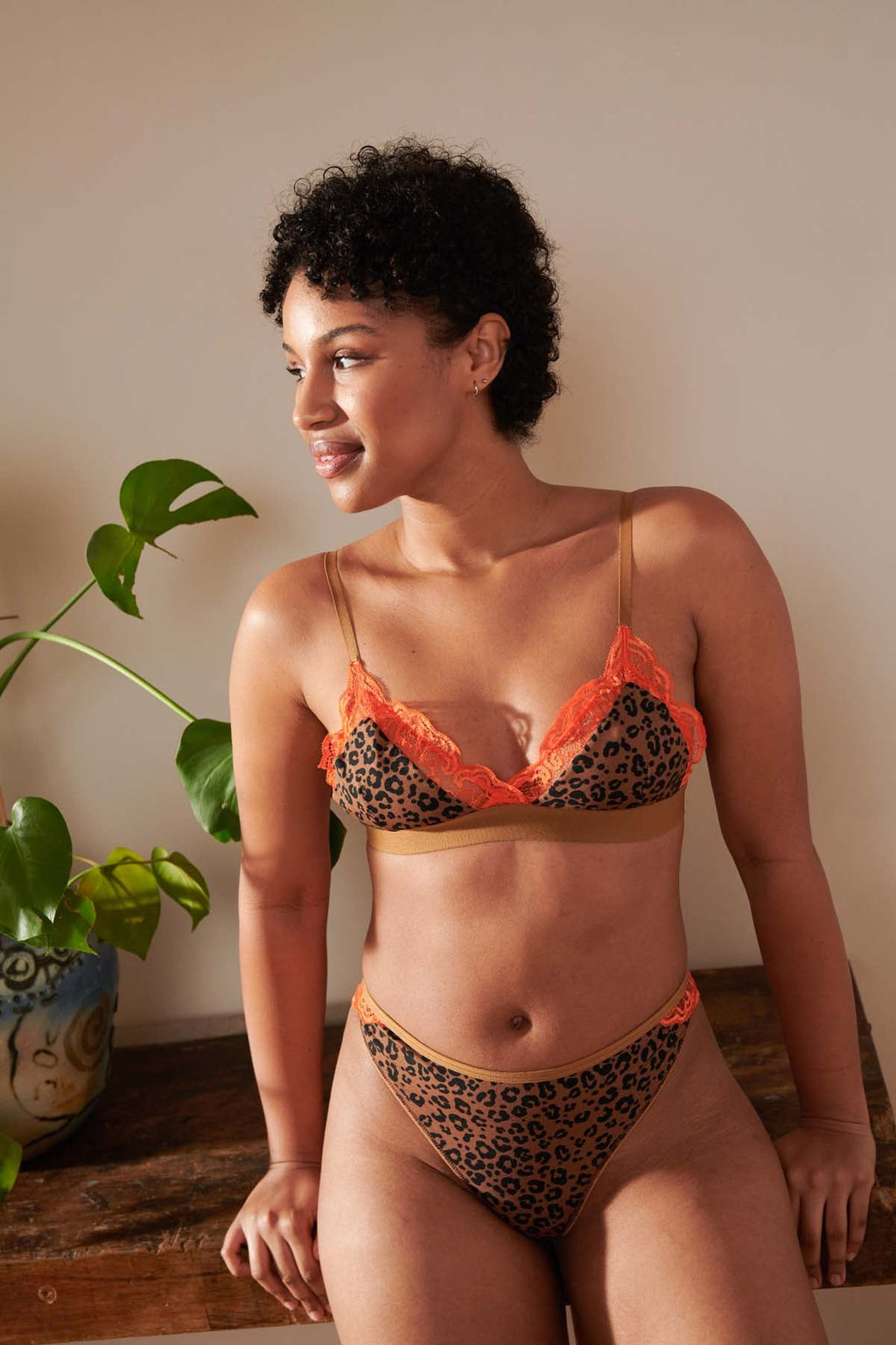 Marie-Charles fait du 85B et porte une taille M*