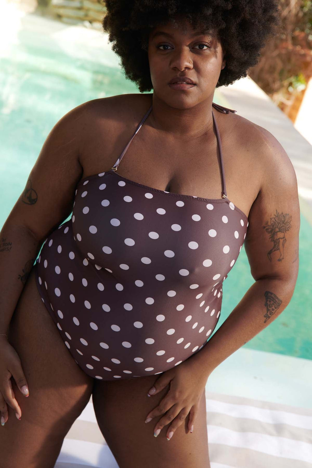 Tiffany fait du 105E en haut et du 48 en bas et porte une taille 3XL*