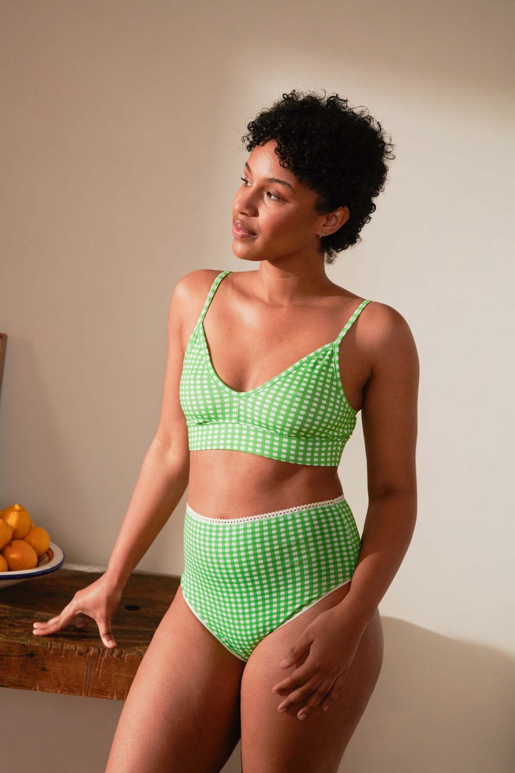 Marie-Charles fait du 85B et porte une taille M*