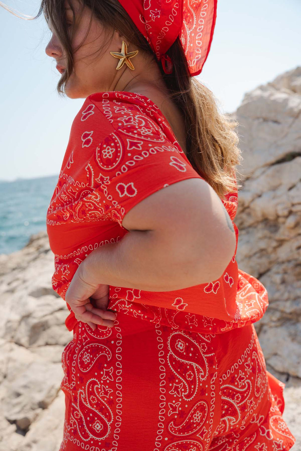 Isaure porte une taille XL*