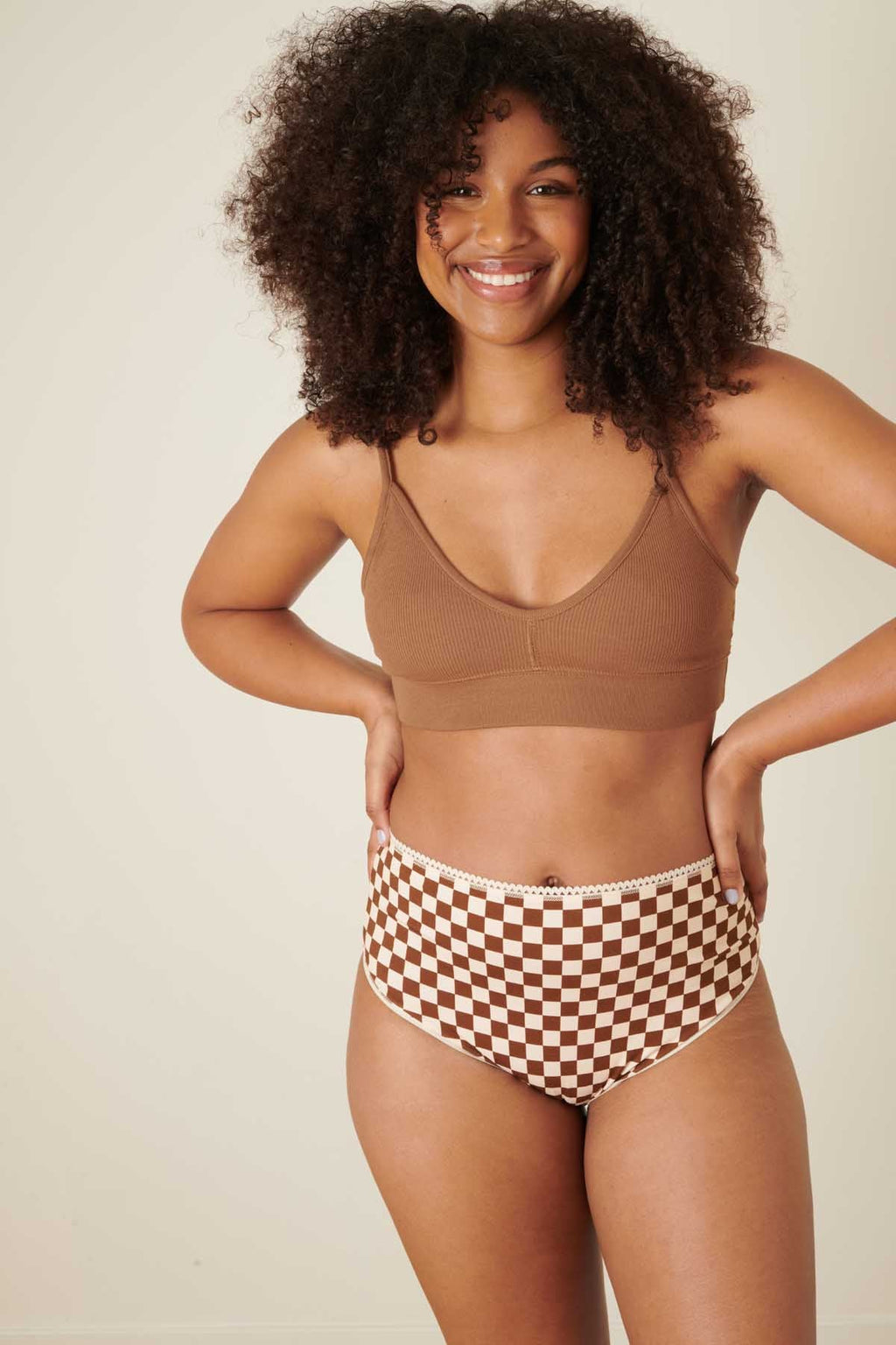Marie-Charles fait 85C et porte une taille M*