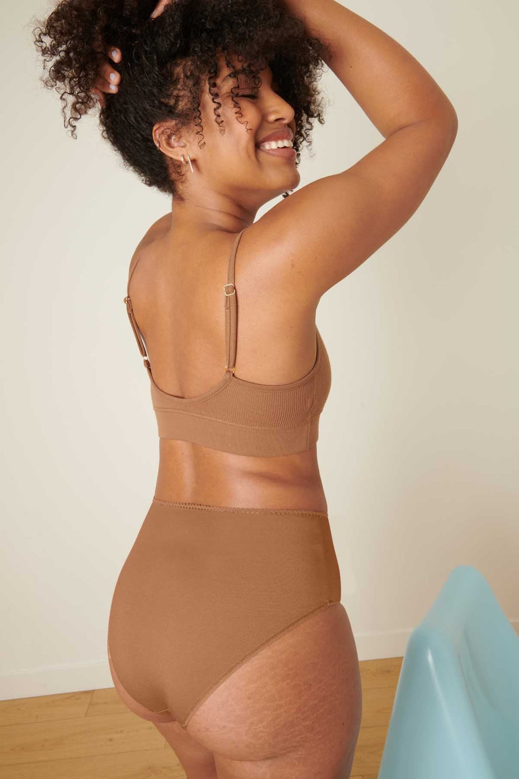 Marie-Charles fait du 85C et porte une taille M*