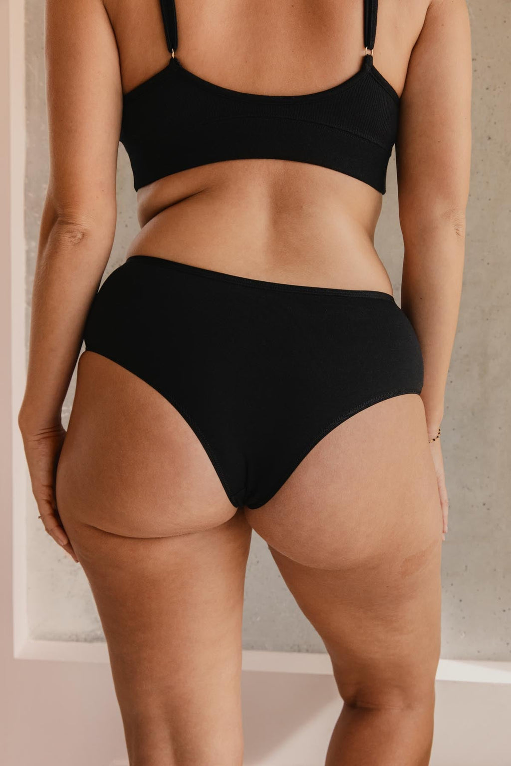 Lorea fait du 38 et porte une taille M*