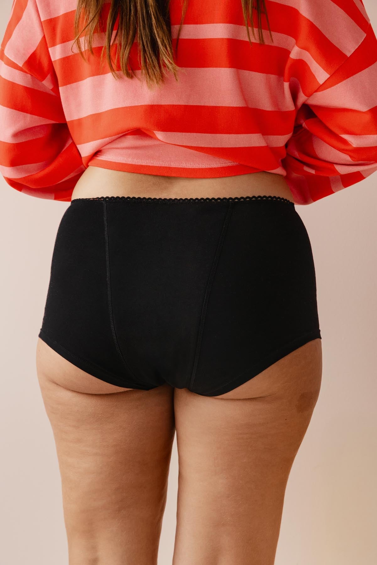 Lorea fait du 38 et porte une taille M*