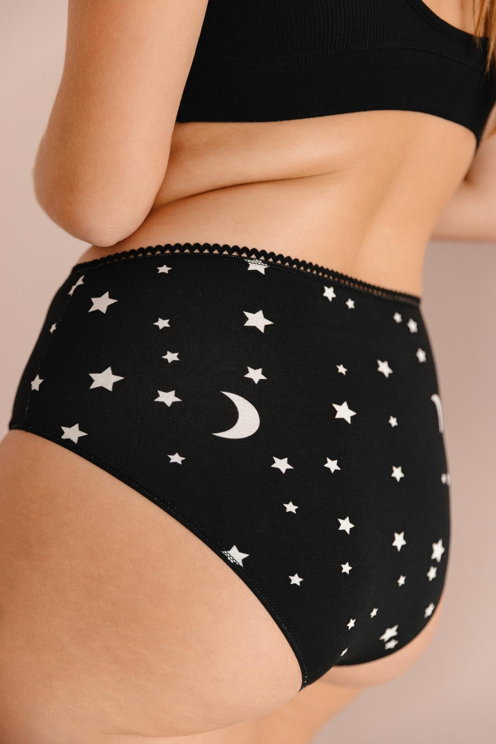 Lorea fait du 38 et porte une taille M*