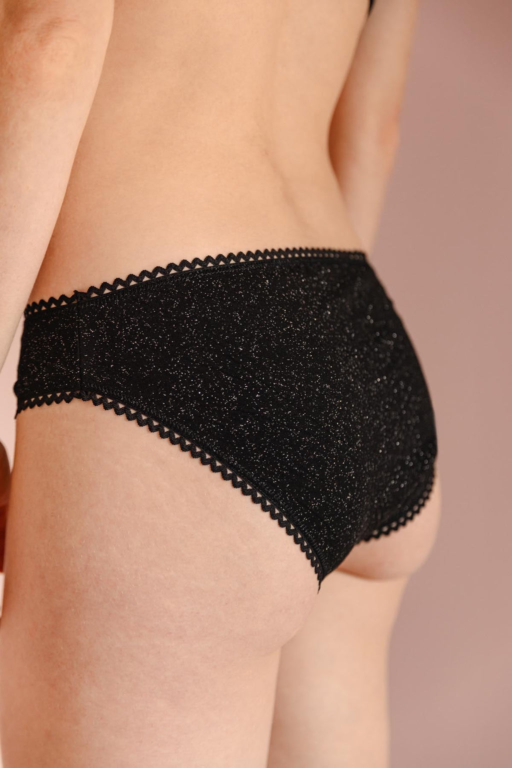 Fannie fait du 34 et porte une taille XS*