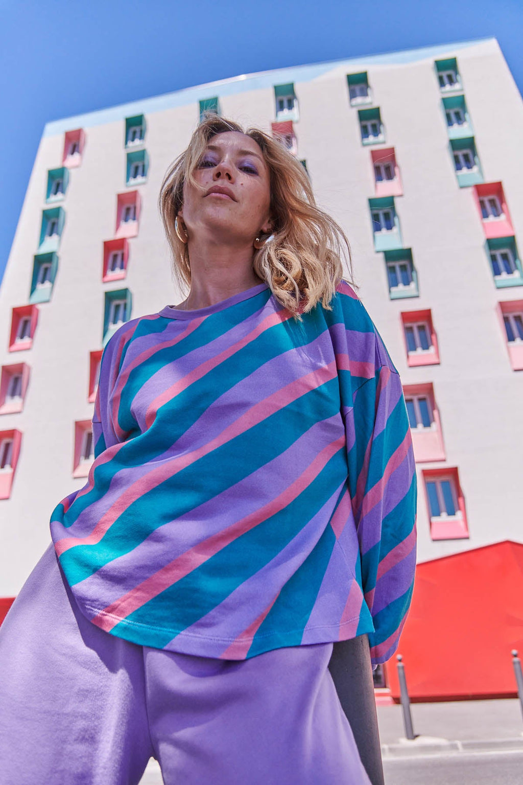 Julie fait du 40 et porte une taille M*