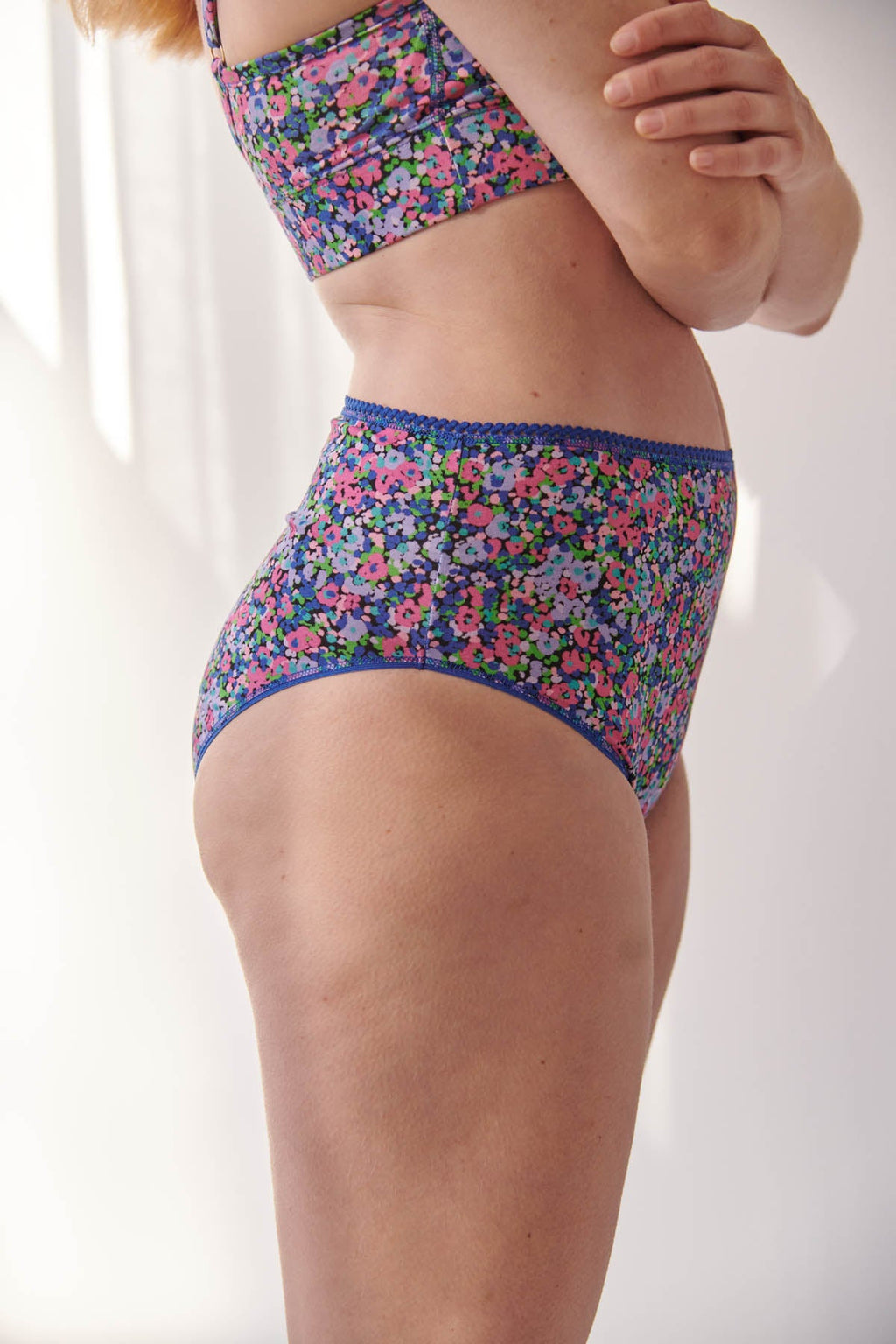 Julie fait du 40 et porte une taille M*