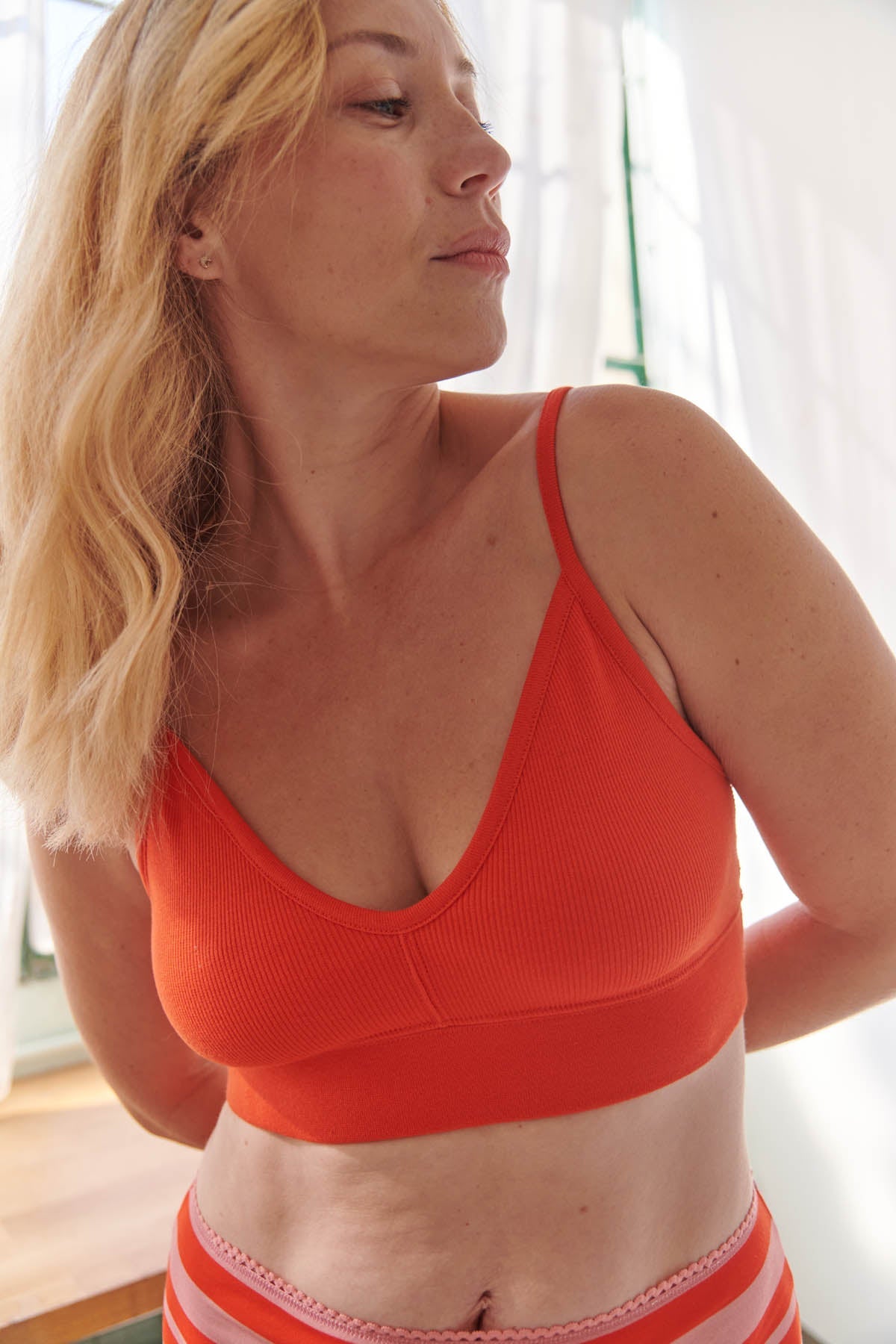 Julie fait du 95B et porte une taille L*
