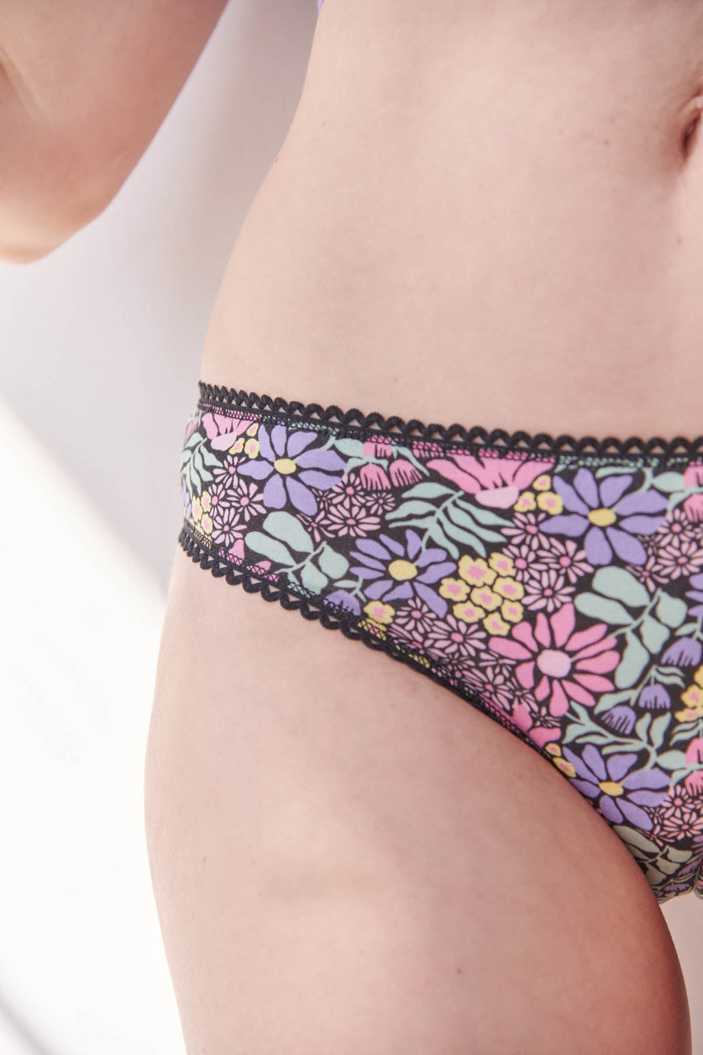 Julie fait du 40 et porte une taille M*