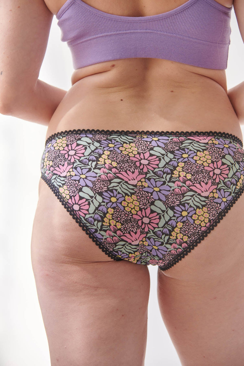 Julie fait du 40 et porte une taille M*