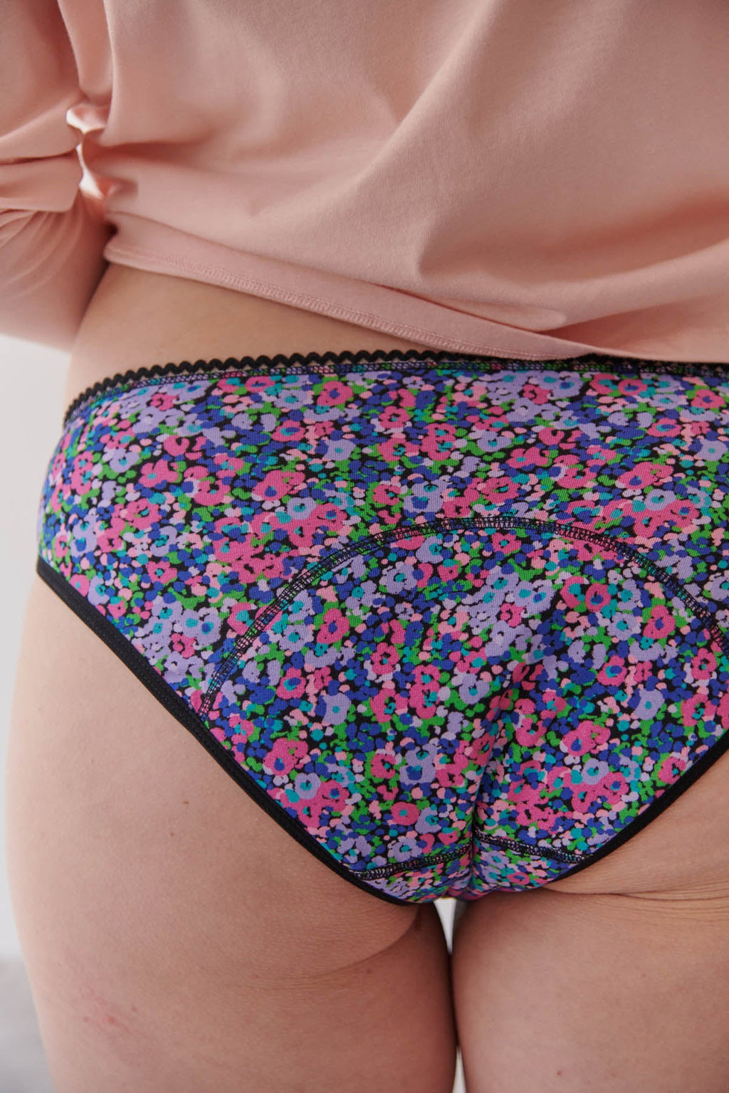 Julie fait du 40 et porte une taille M*