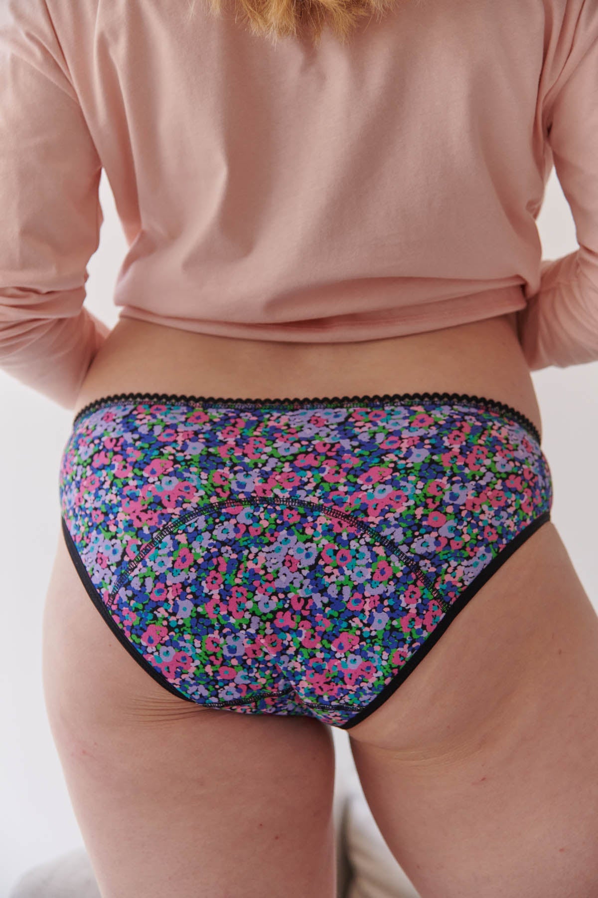 Julie fait du 40 et porte une taille M*
