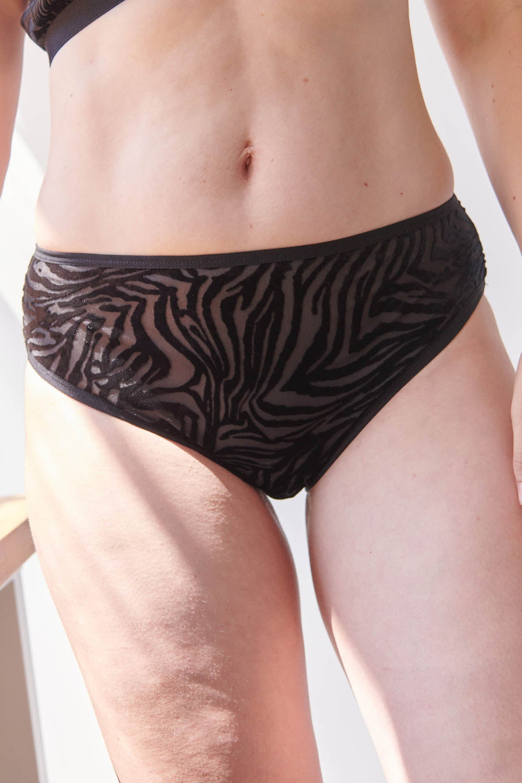 Julie fait du 40 et porte une taille M*
