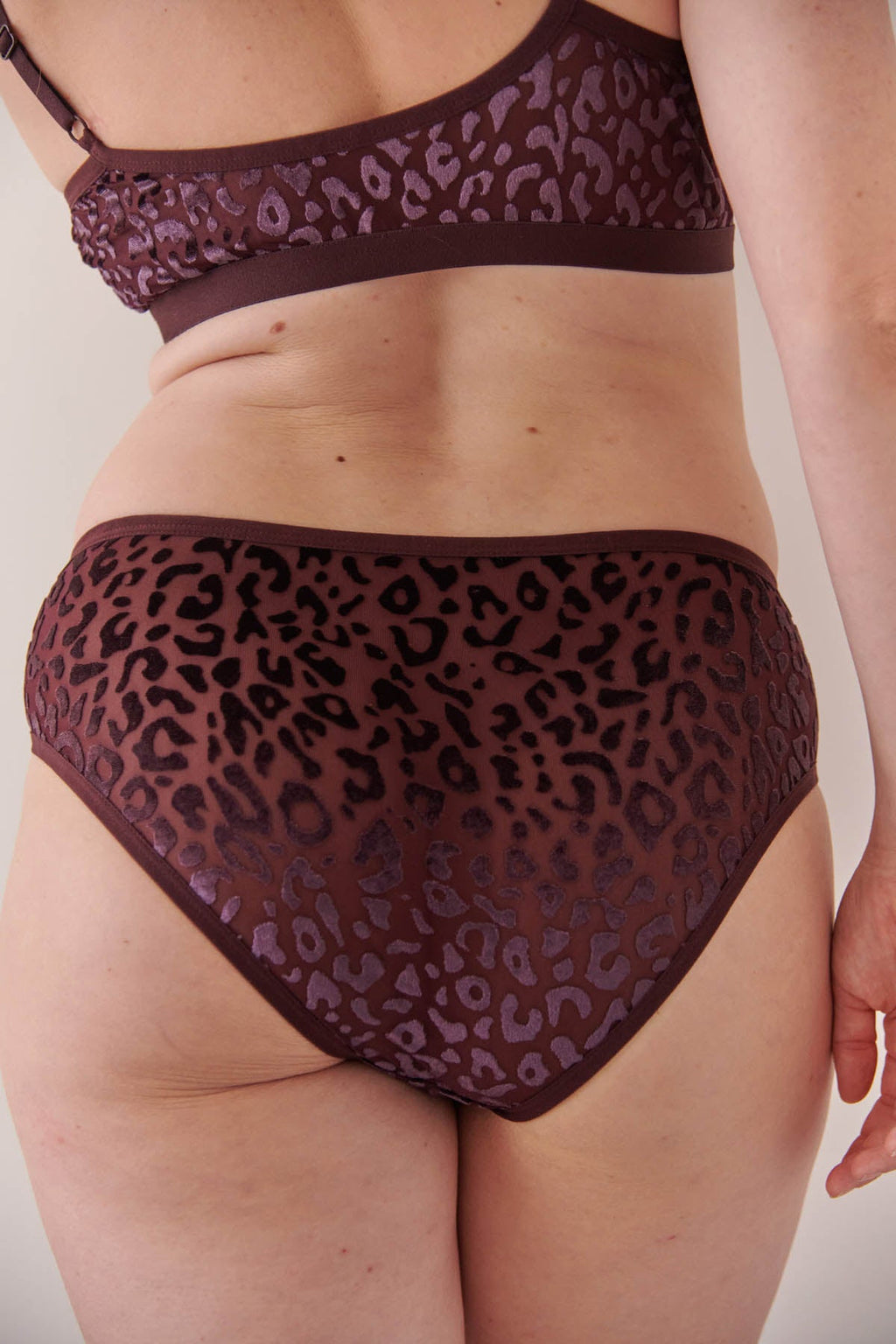 Julie fait du 40 et porte une taille M*