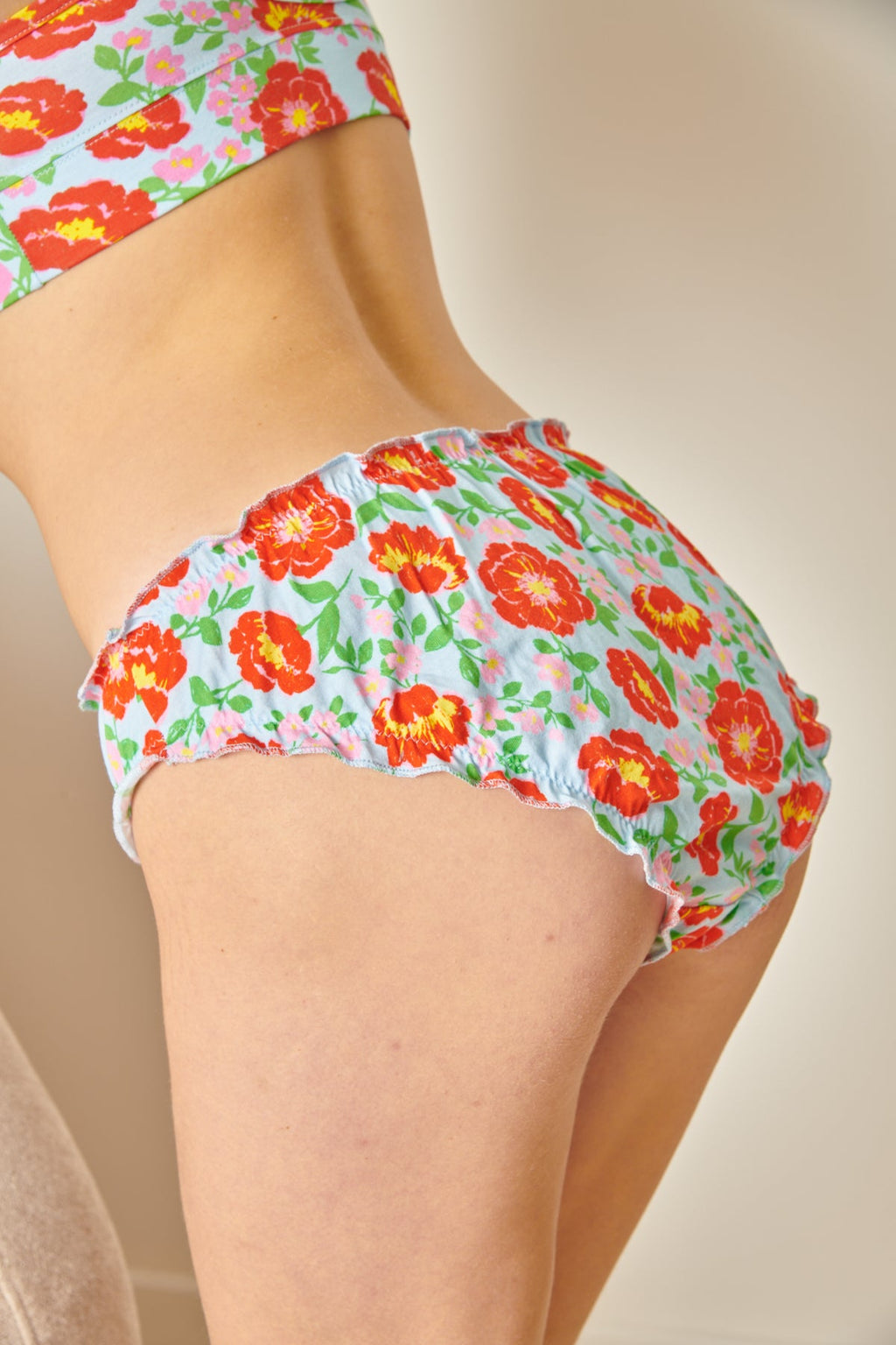 Violette fait du 36 et porte une taille S*