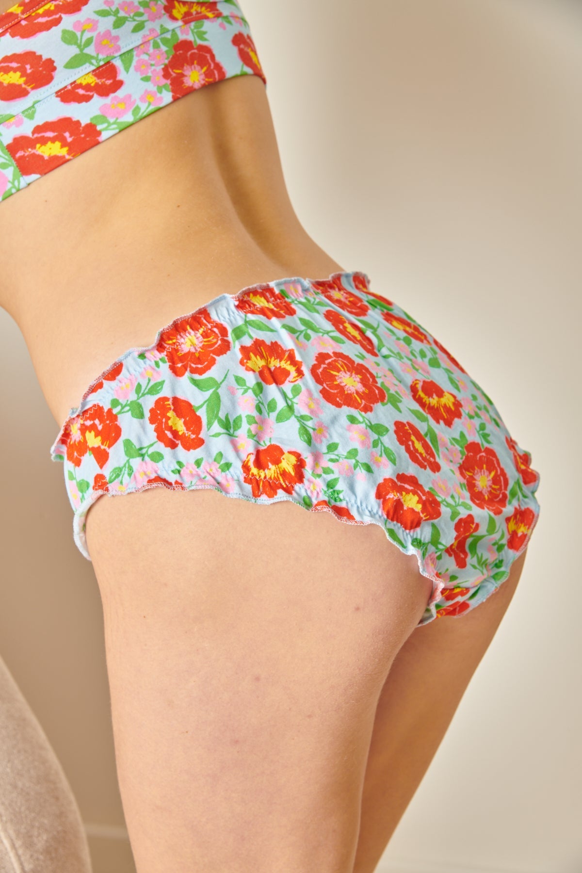 Violette fait du 36 et porte une taille S*