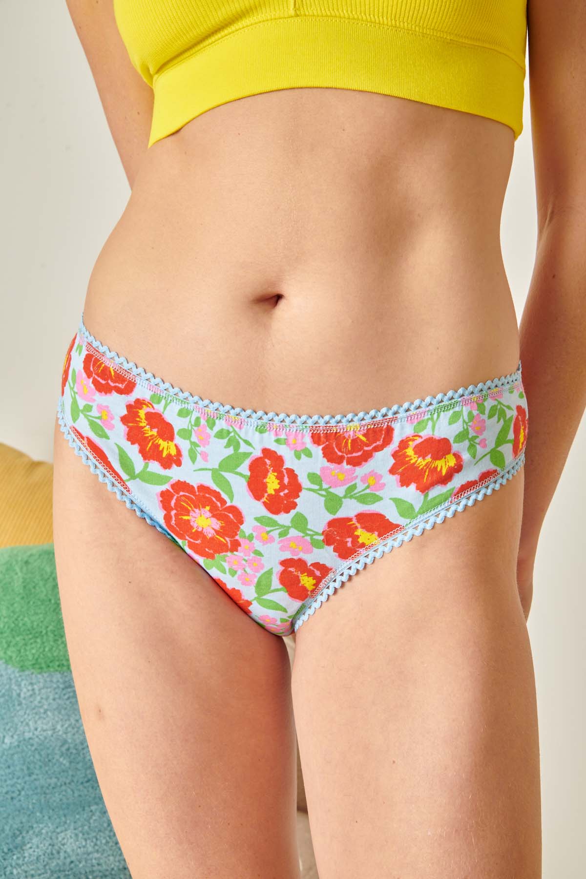 Violette fait du 36 et porte une taille S*
