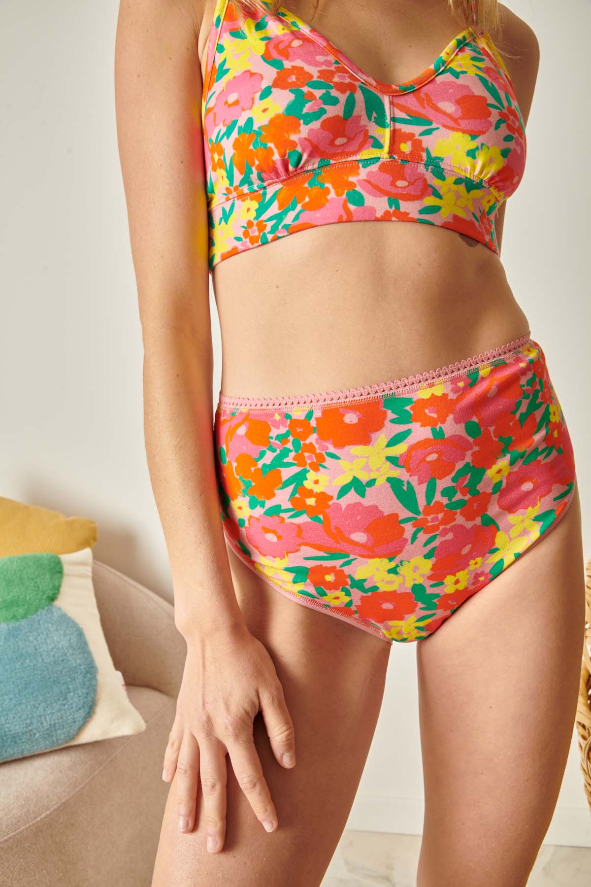 Violette fait du 85B et porte une taille M*