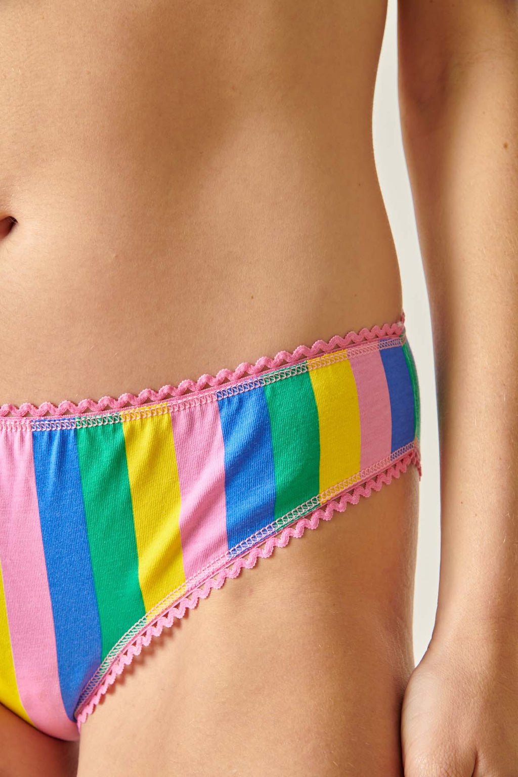 Violette fait du 36 et porte une taille S*