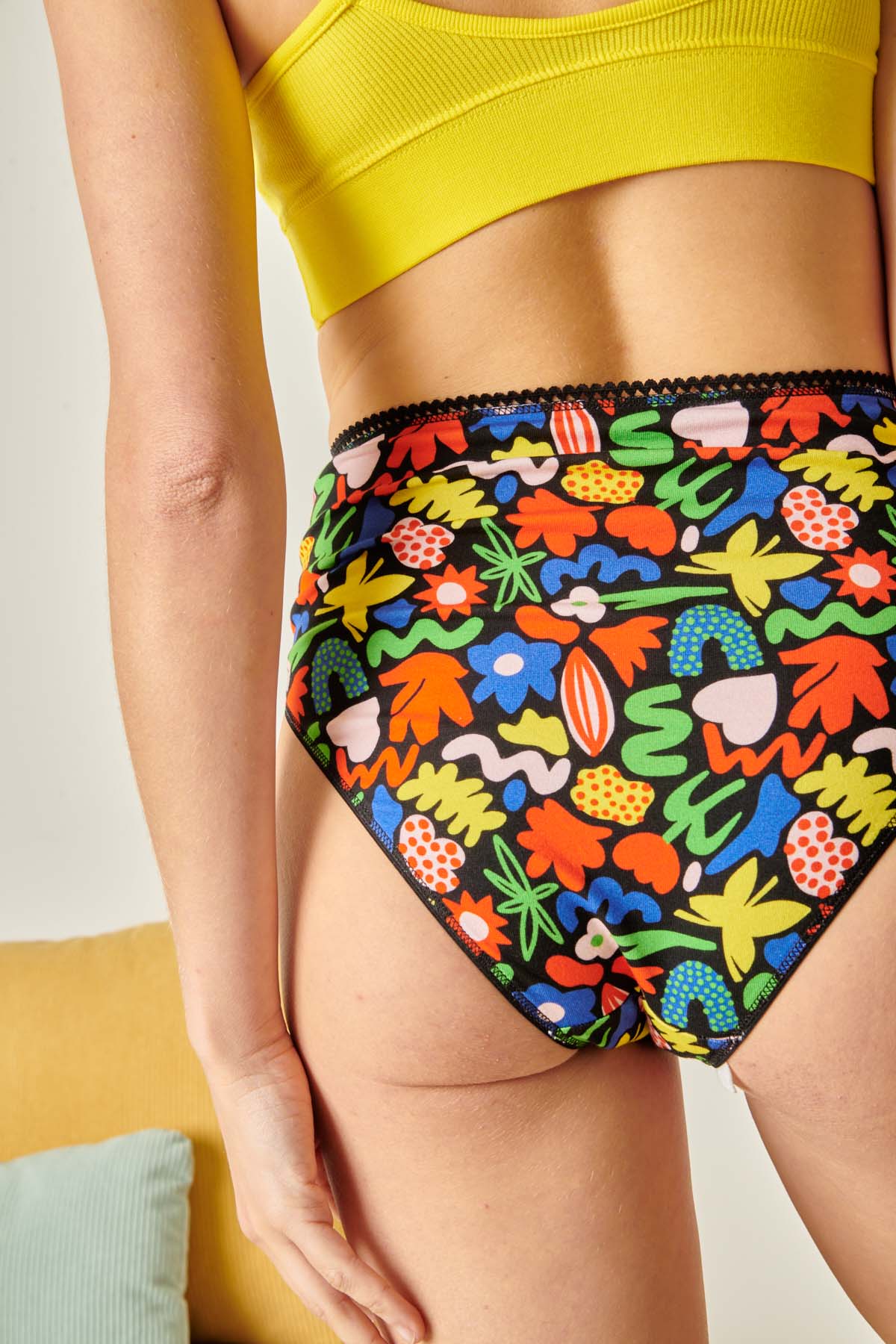 Violette fait du 36 et porte une taille S*