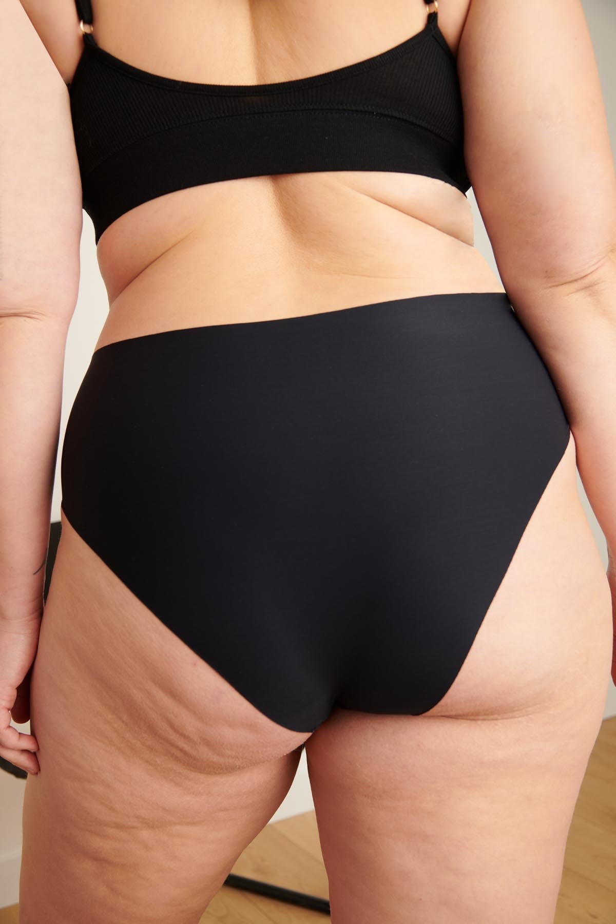 Isaure fait du 42 et porte une taille L*