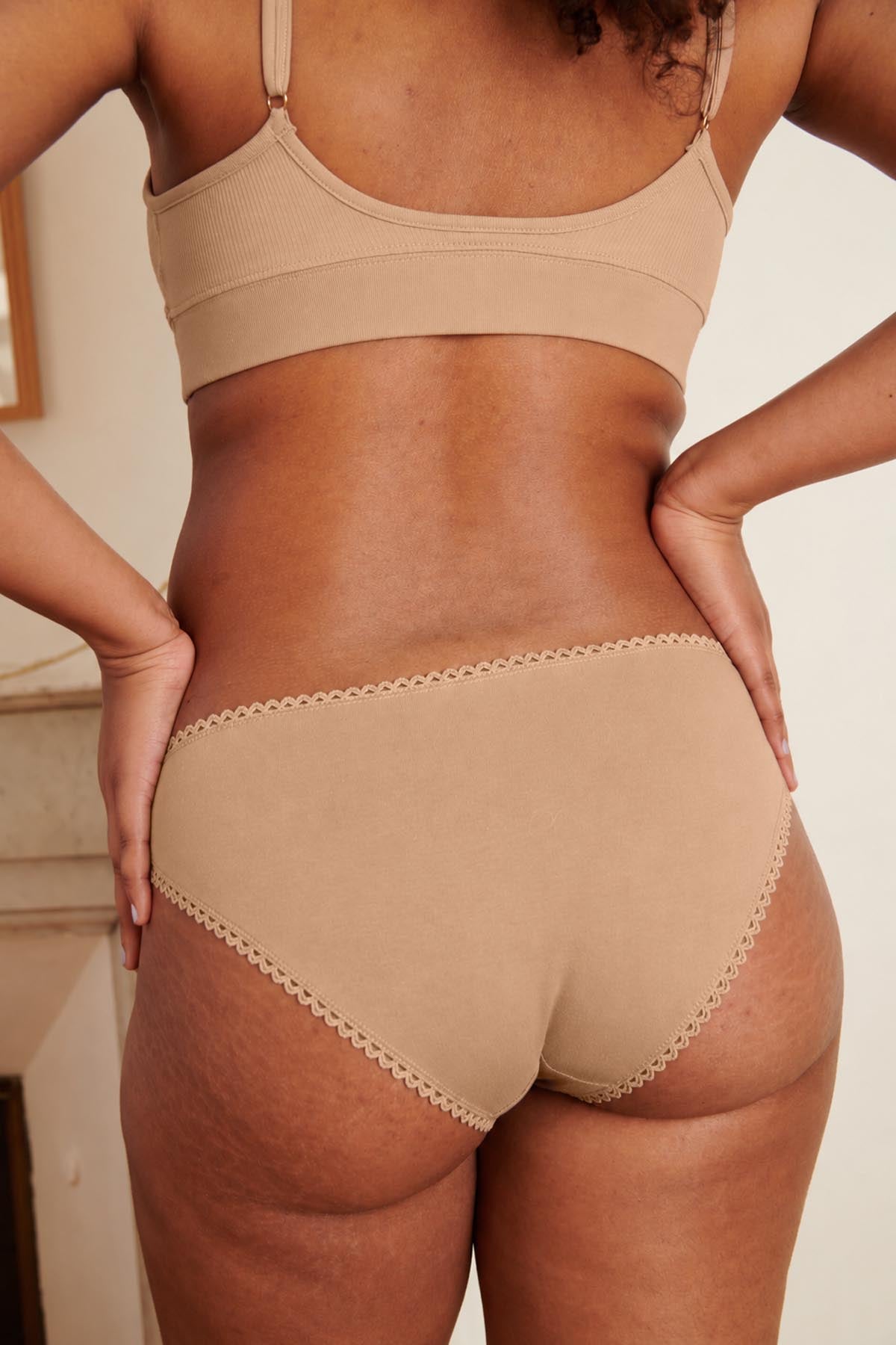 Marie-Charles fait du 85C et porte une taille M*